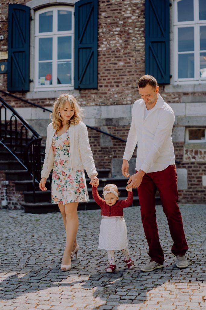 Familienbild beim Spazieren gehen im Kasteel Erenstein in Kerkrade